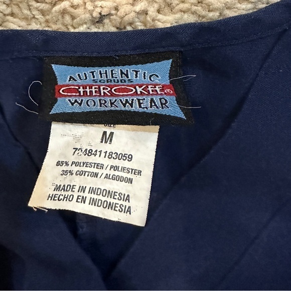 Two medium scrub tops - Picture 5 of 5